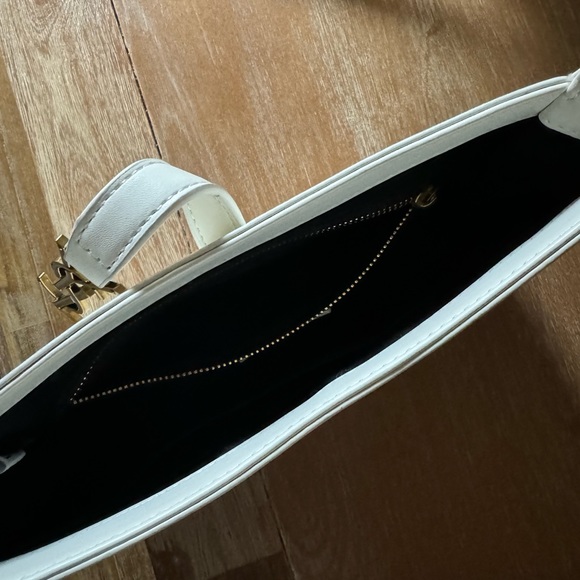 Small White ladies handbag - Picture 3 of 4